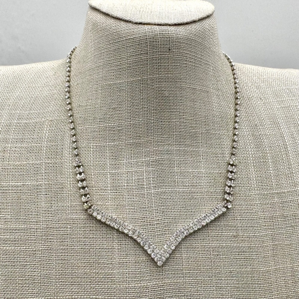 Necklace Silver Tone Dazzling Rhinestones‎ Cocktail Elegant Stunning 14" Chain